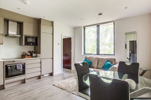 Photo 13 - Elegant Apartment in Milton Keynes near Snozone