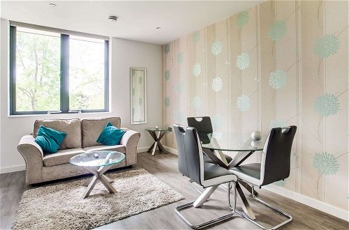 Photo 17 - Elegant Apartment in Milton Keynes near Snozone