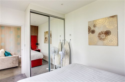 Photo 19 - Elegant Apartment in Milton Keynes near Snozone