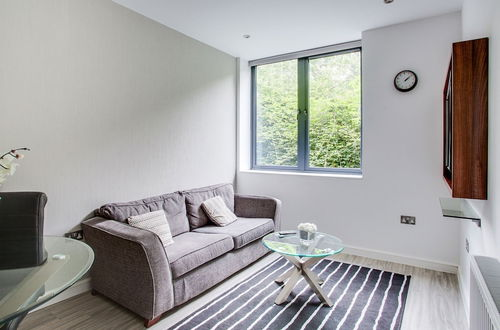 Photo 14 - Elegant Apartment in Milton Keynes near Snozone