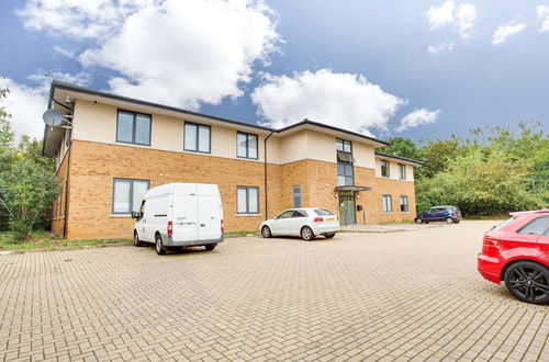 Photo 38 - Elegant Apartment in Milton Keynes near Snozone