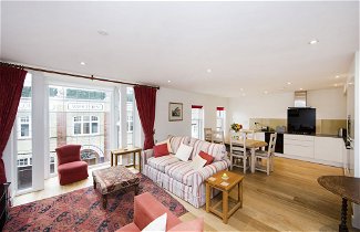Photo 1 - Up-market one Bedroom Apartment Just Minutes From the River Thames. Broughton rd