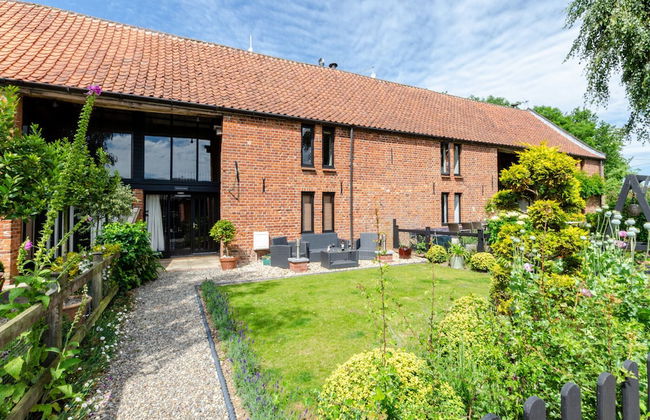 Chestnut Barn Runham 1880's Barn Conversion - Foto 1