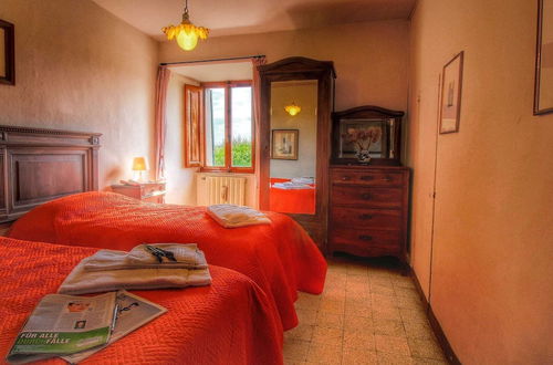 Foto 4 - Cozy Farmhouse with Swimming Pool in Le Tolfe near Florence