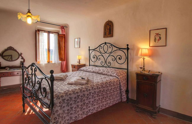 Cozy Farmhouse with Swimming Pool in Le Tolfe near Florence - Photo 3