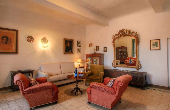 Cozy Farmhouse with Swimming Pool in Le Tolfe near Florence - Photo 18