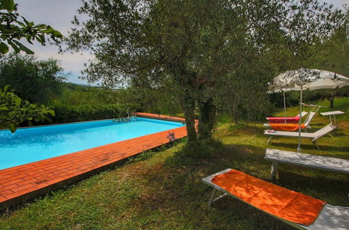 Foto 21 - Cozy Farmhouse with Swimming Pool in Le Tolfe near Florence