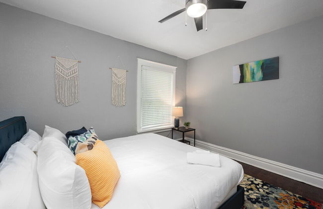 Central Garden Getaways Corp Rentals by NamaStay - Foto 7