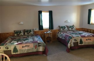 Photo 2 - Tenderfoot Cabins & Motel