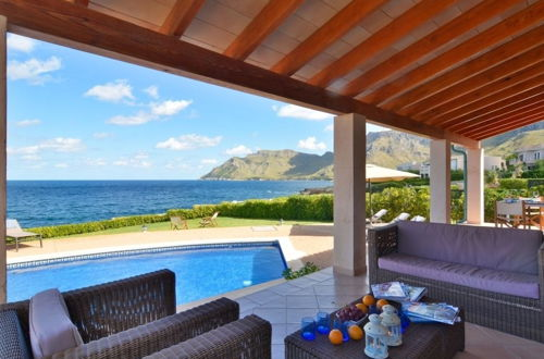 Photo 19 - Luxurious Sea Front Villa in Mallorca