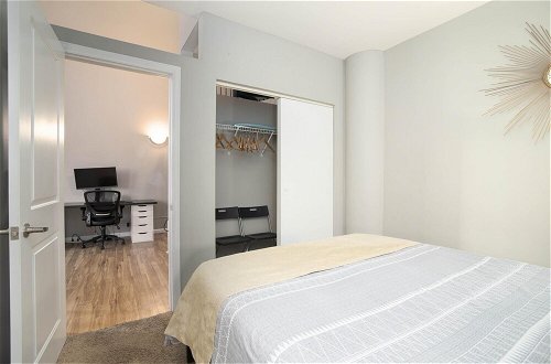 Photo 5 - Downtown Denver 2BR Apartment - Open Plan Living