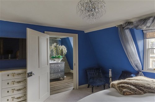 Photo 12 - Impeccable 4-bed Apartment in Bath