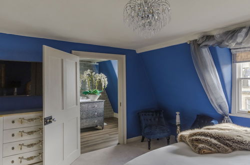 Photo 11 - Impeccable 4-bed Apartment in Bath