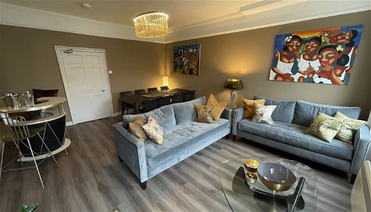 Photo 1 - Impeccable 4-bed Apartment in Bath