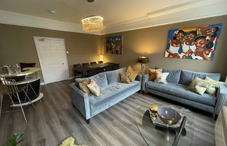 Foto 1 - Impeccable 4-bed Apartment in Central Bath