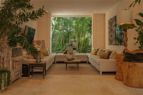 Foto 1 - Luxurious Fully-staffed Villa With Amazing View in Exclusive Golf Beach Resort