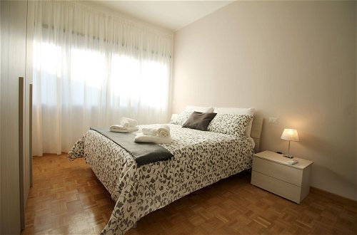 Foto 2 - Wonder 3BR EUR Apartment