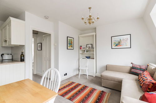 Photo 10 - JOIVY Pimlico Flat with Terrace for 3