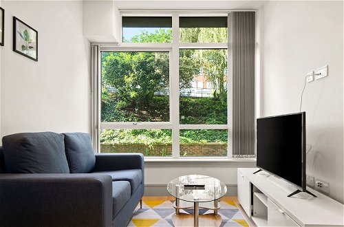 Photo 1 - Charming 1-bed Apartment in Harrow
