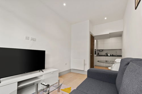 Foto 7 - Charming 1-bed Apartment in Harrow