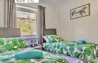 Photo 2 - Lovely Apartment Sleeps 6 Singles in Torquay