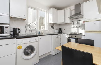 Foto 1 - JOIVY Charming 1 Bed Flat, Sleeps 4