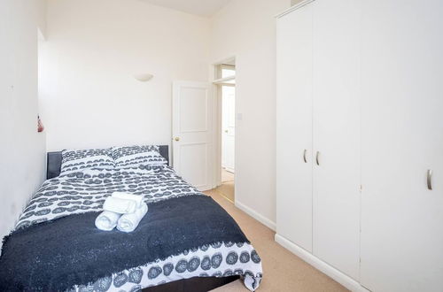 Photo 5 - JOIVY Charming 1 Bed Flat, Sleeps 4