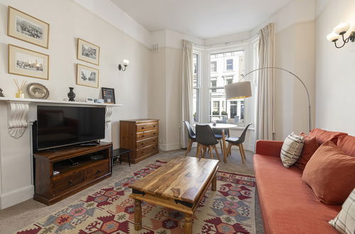 Photo 17 - ALTIDO Charming 1 Bed Flat, Sleeps 4