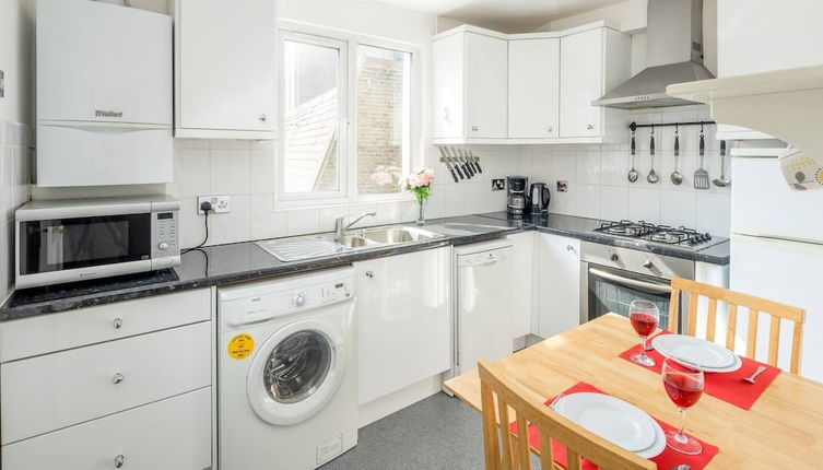 Photo 1 - JOIVY Charming 1 Bed Flat, Sleeps 4