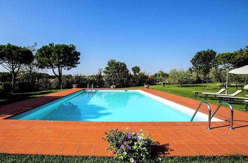 Photo 12 - Villa with Spacious Garden, Swimming Pool, Hot Tub, Tennis Court near Cortona