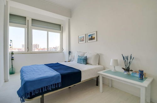 Photo 3 - Modern 2 Bedroom Apartment With Views in Lisbon