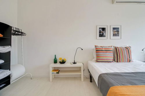 Photo 5 - Modern 2 Bedroom Apartment With Views in Lisbon