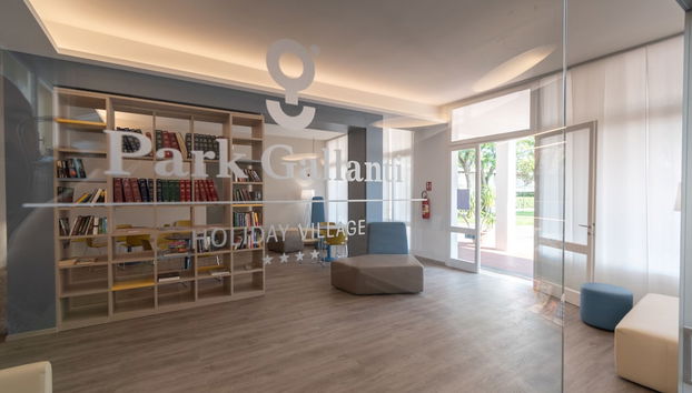 Coin salon dans le hall