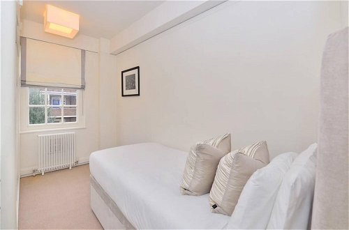 Photo 8 - Bright Two Bedroom Apartment in Chelsea 43