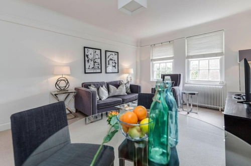 Photo 10 - Bright Two Bedroom Apartment in Chelsea 43