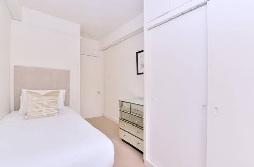 Foto 18 - Bright Two Bedroom Apartment in Chelsea 43