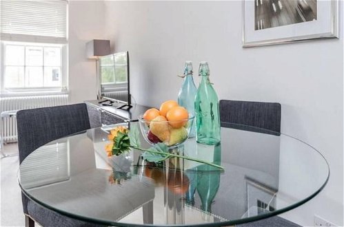 Foto 7 - Bright Two Bedroom Apartment in Chelsea 43