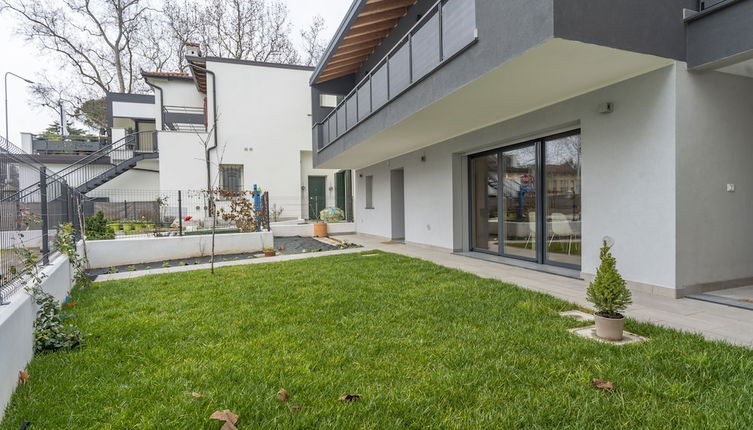 Foto 1 - Modern House with Private Garden in Udine