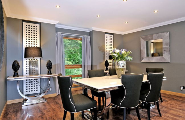 Enchanting Home With Furnished Balcony in Cults, Scotland - Foto 16