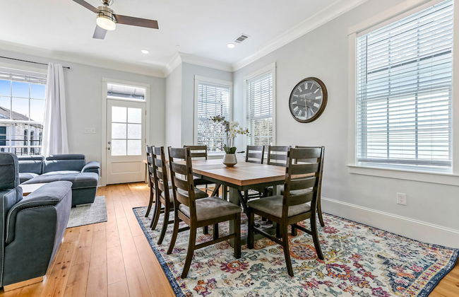 Spacious 5BR Urban Retreat with Balcony & Pool - Foto 21