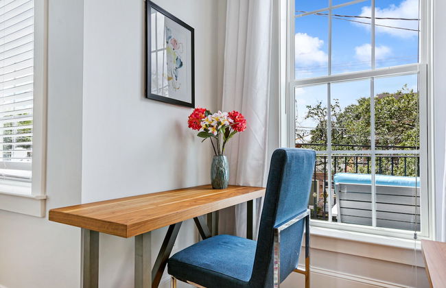 Spacious 5BR Urban Retreat with Balcony & Pool - Foto 50