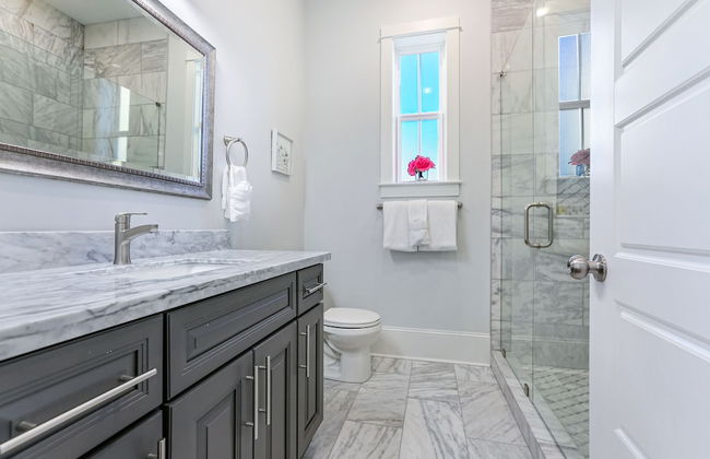 Stunning Modern and Fully-Upgraded 5 BR with Pool - Photo 28