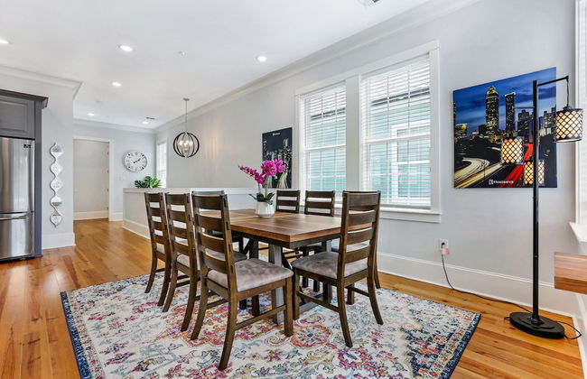 Spacious 5BR Urban Retreat with Balcony & Pool - Foto 15