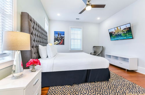 Photo 6 - 5 Bedroom Apartment near French Quarter by Hosteeva