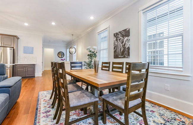 Spacious 5BR Urban Retreat with Balcony & Pool - Foto 27