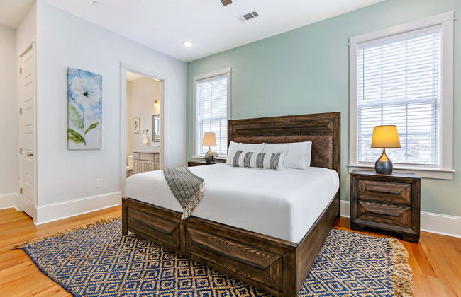Spacious 5BR Urban Retreat with Balcony & Pool - Foto 54