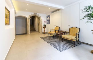 Photo 3 - JOIVY Spacious & elegant 1-bed flat, moments from Avenida station