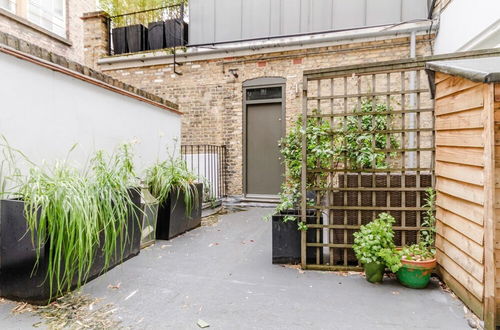 Photo 16 - The Ultimate Shoreditch Flat w Outdoor Terrace