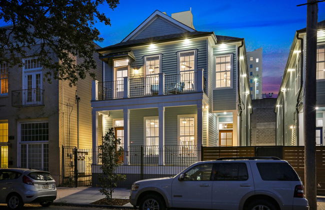 Modern 4 BR Condo with Balcony & Pool - Near FQ - Foto 51