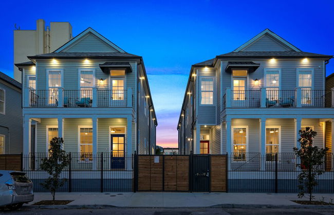 Modern 4 BR Condo with Balcony & Pool - Near FQ - Foto 48